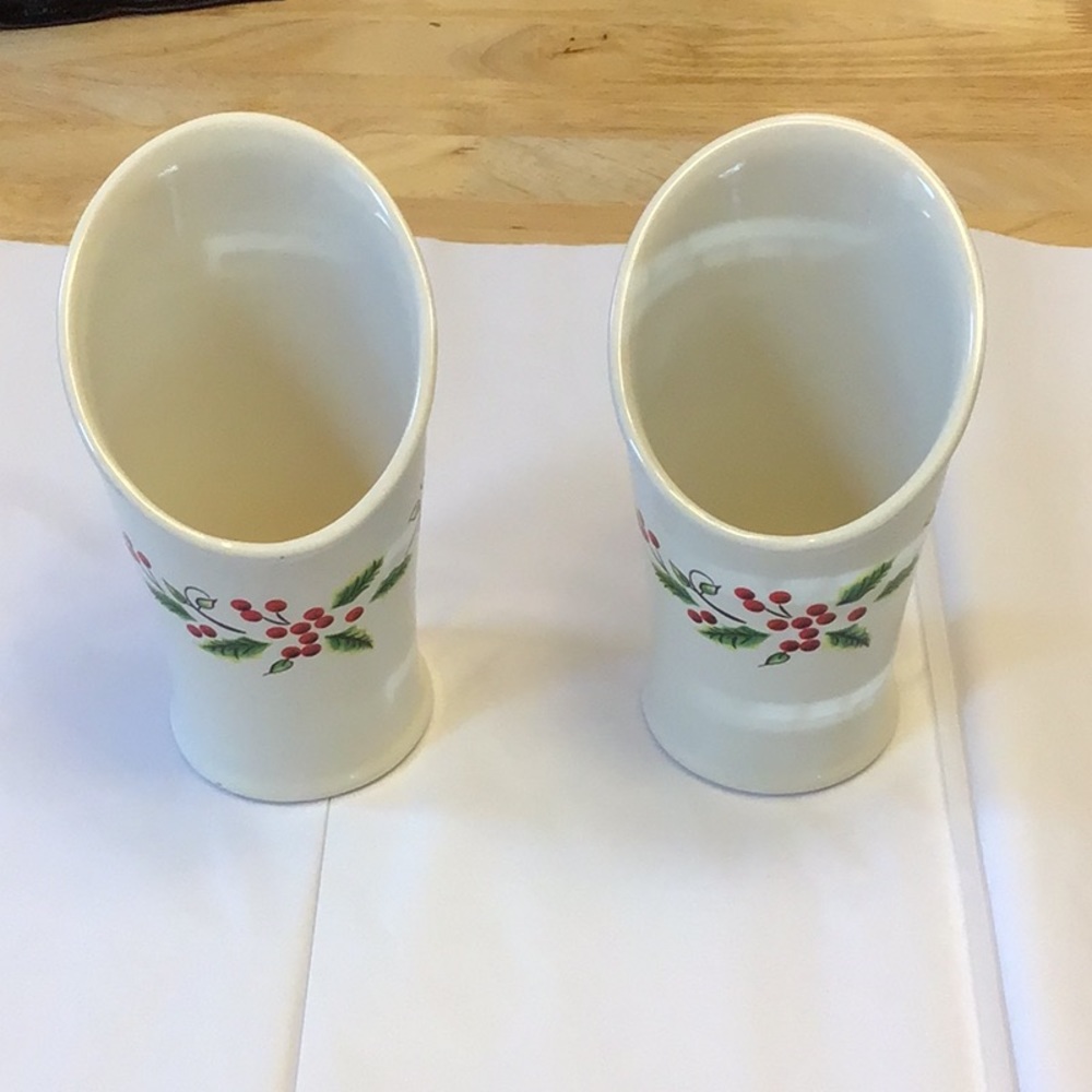 🎉2/15.00🎉 Poinsettias Utensil holders sold separately .  Ceramic clean